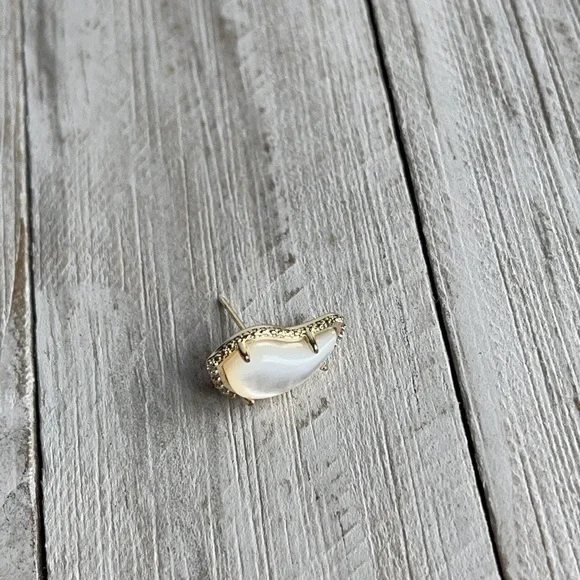 Kendra Scott Temple Stud Earrings Gold NEW - Picture 8 of 8